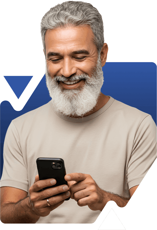 Cliente satisfeito usando o smartphone